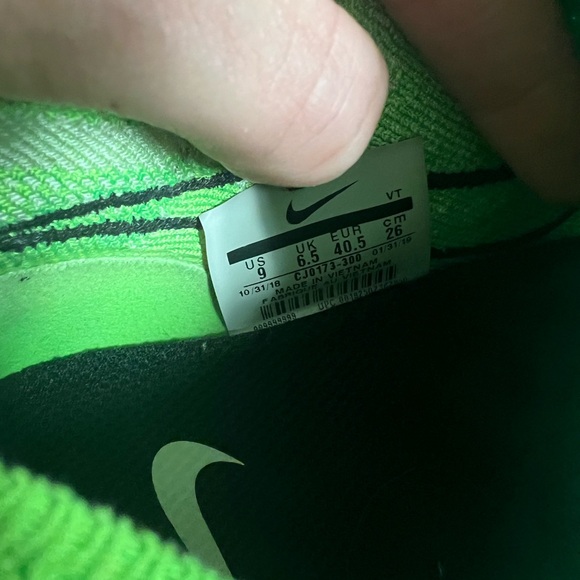 GENTLY WORN NIKE RUNNING SHOES! - Picture 8 of 9